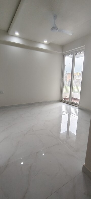 Room in 3 BHK Apartment at Jagatpura – for Sale