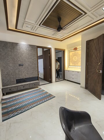 Room in 4 BHK Builder Floor at Green Fields Colony – for Rent