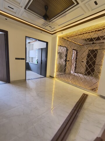 4 BHK Builder Floor For Rent in Green Fields Colony