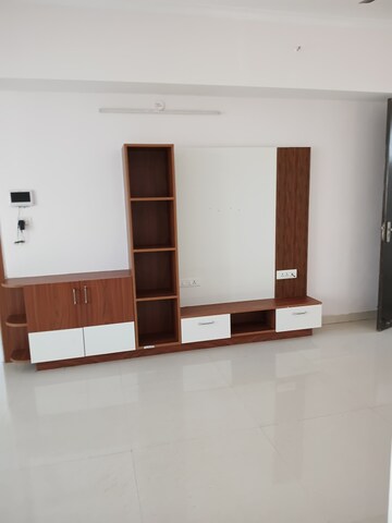 Room in 2 BHK Apartment at Sushant Golf City – for Rent