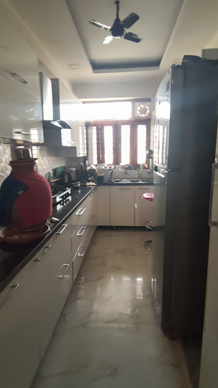 Kitchen, green fields colony 3 Bedroom 250 Sq.Yd. Builder Floor In Green Fields Colony Faridabad 9152368