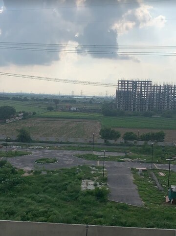 Plot Area in 4 BHK Apartment at Indiabulls Centrum Park, Sector 103 – for Sale