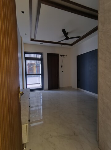 Furnished Amenities in 3 BHK Builder Floor at Green Fields Colony – for Rent