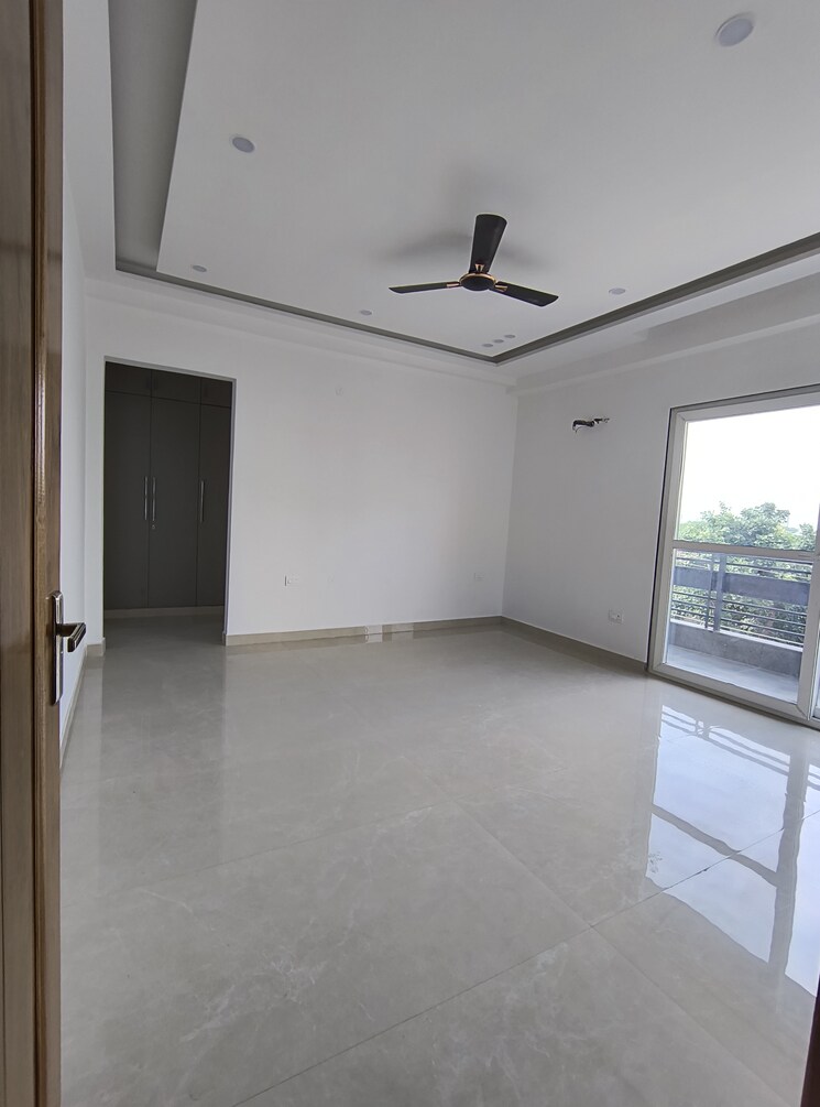 Room, green fields colony 4 Bedroom 500 Sq.Yd. Builder Floor In Green Fields Colony Faridabad 9152437