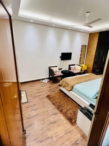Room in 3 BHK Builder Floor at Greater Kailash I – for Rent