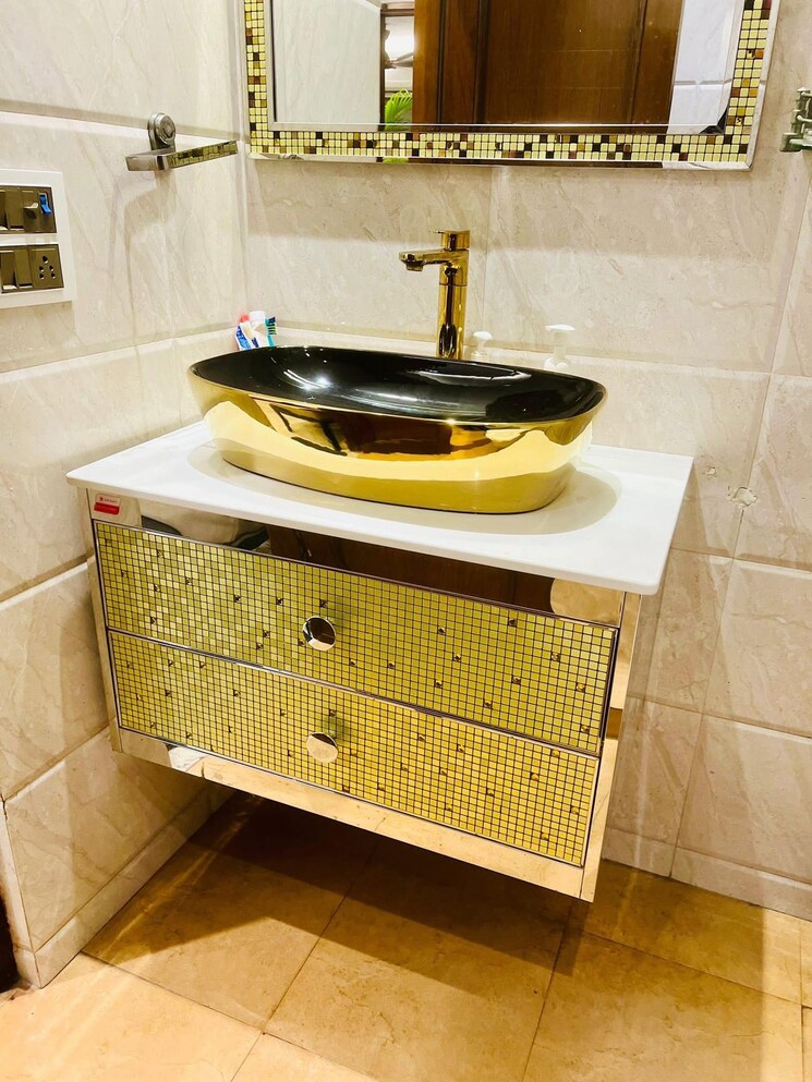 Bathroom, greater kailash i 3 Bedroom 1880 Sq.Ft. Builder Floor In Greater Kailash I Delhi 9152503