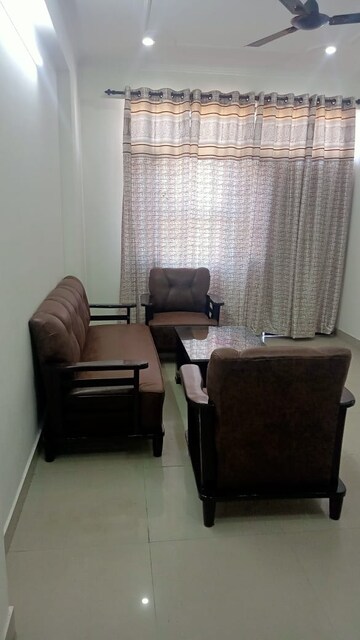 2 BHK Apartment For Rent in Milton Tower, Vip Road