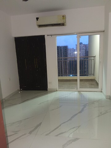 Room in 4 BHK Apartment at Ace Divino, Sector 1 Greater Noida – for Rent