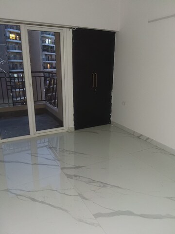 Room in 4 BHK Apartment at Ace Divino, Sector 1 Greater Noida – for Rent