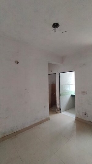 Room in 1.5 BHK Apartment at Sector 10 Greater Noida – for Sale