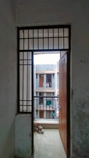 Room in 1.5 BHK Apartment at Sector 10 Greater Noida – for Sale