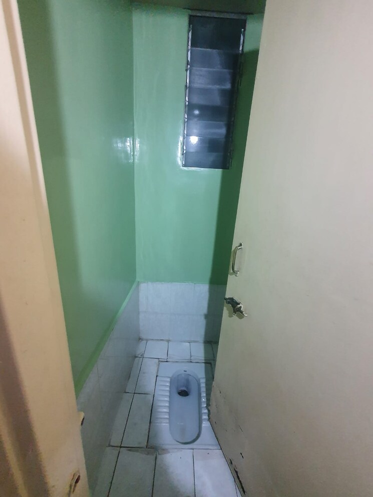 Bathroom, warje 1 Bedroom 512 Sq.Ft. Apartment In Warje Pune 9152598