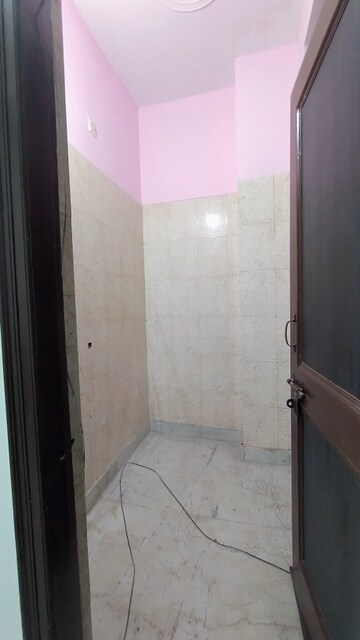 Bathroom in 1 BHK Builder Floor at Signature Tower Sector 30, Sector 30 – for Rent