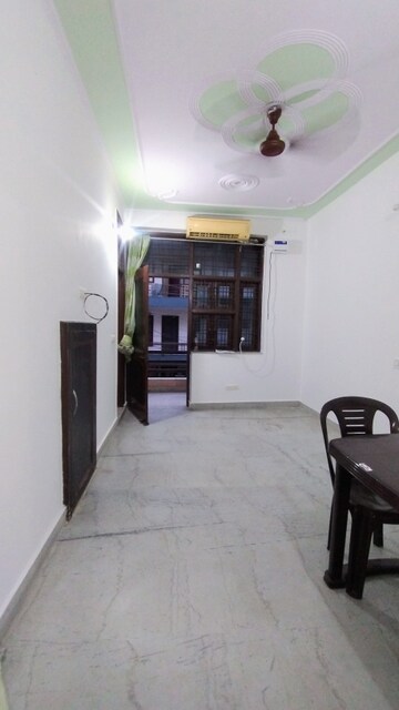 Parking in 1 BHK Builder Floor at Signature Tower Sector 30, Sector 30 – for Rent