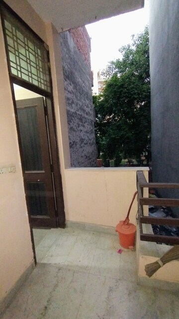 Balcony in 1 BHK Builder Floor at Signature Tower Sector 30, Sector 30 – for Rent