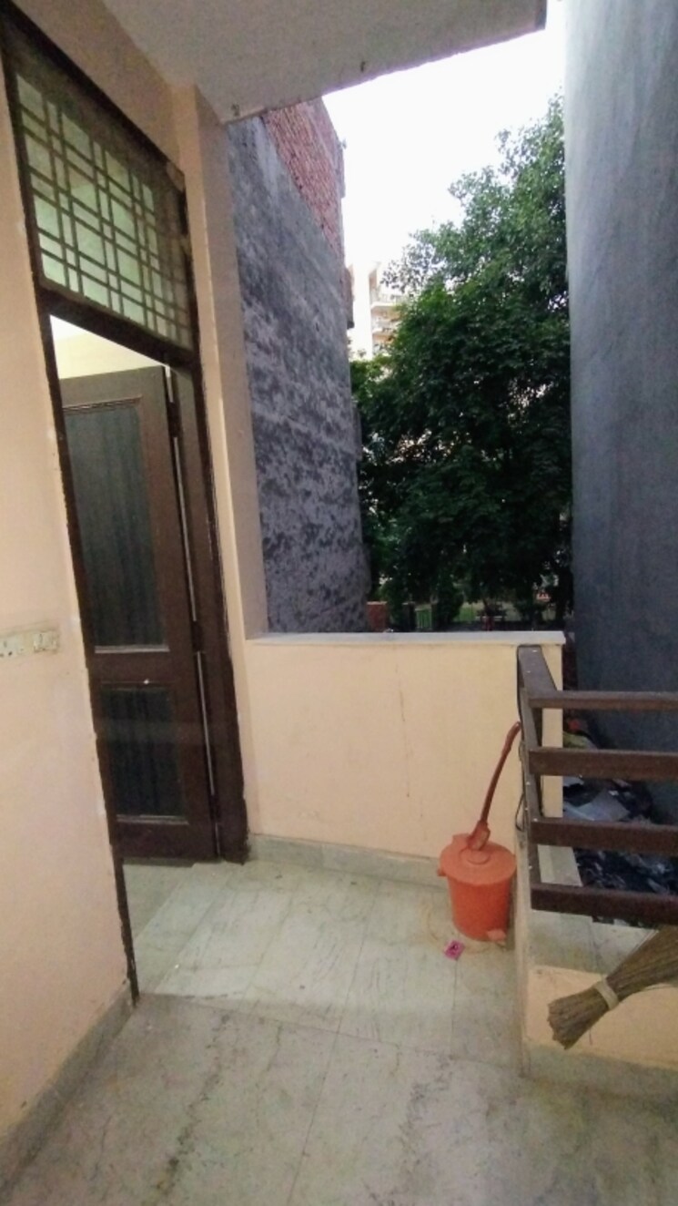 Balcony, signature-tower-sector-30 1 Bedroom 100 Sq.Ft. Builder Floor In Sector 30 Gurgaon 9152696