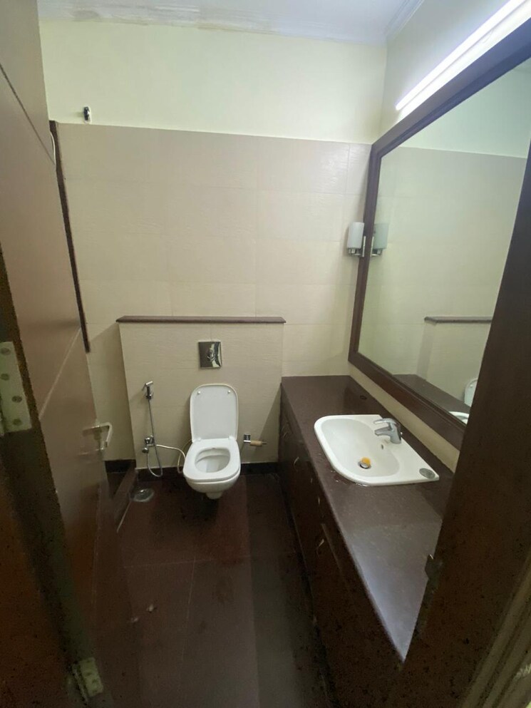 Bathroom, vipul-square 3 Bedroom 300 Sq.Yd. Builder Floor In Sushant Lok I Gurgaon 9152677