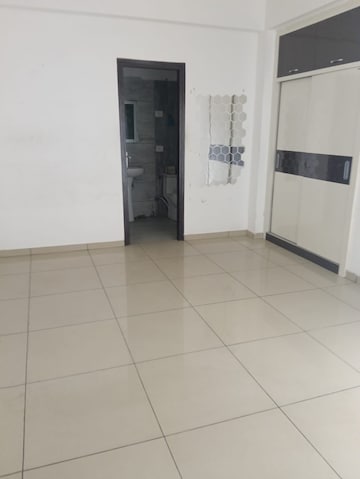 Room in 3 BHK Apartment at SKA Greenarch, Sector 16b Greater Noida – for Sale