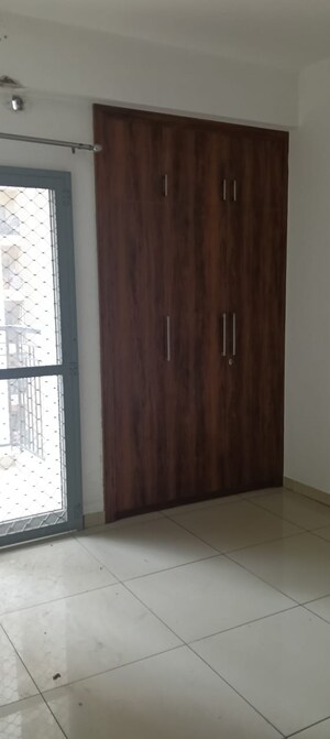 Room in 3 BHK Apartment at SKA Greenarch, Sector 16b Greater Noida – for Sale