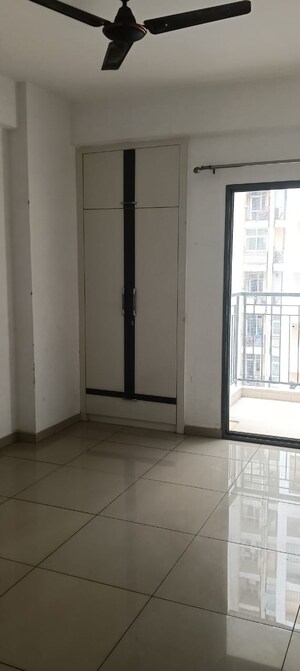 Room in 3 BHK Apartment at SKA Greenarch, Sector 16b Greater Noida – for Sale