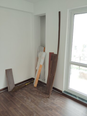 Building Lobby in 4 BHK Builder Floor at BPTP Parkland Pride, Sector 77 – for Sale