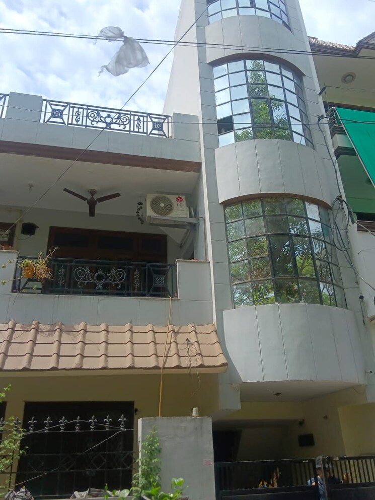 Exterior View, chaudhary-deshraj-complex 6+ Bedroom 60 Sq.Yd. Independent House In Sector 22 Noida 9152764