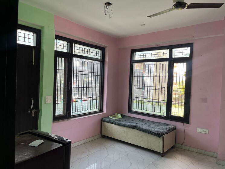Room, arv-park 2 Bedroom 1050 Sq.Ft. Independent House In Sector 63 Noida 9152825