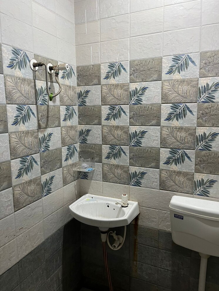 Bathroom, arv-park 2 Bedroom 1050 Sq.Ft. Independent House In Sector 63 Noida 9152825