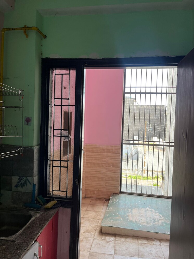 Room, arv-park 2 Bedroom 1050 Sq.Ft. Independent House In Sector 63 Noida 9152825