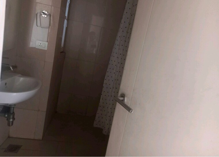 undefined, emaar-emerald-estate 2.5 Bedroom 1020 Sq.Ft. Apartment In Sector 65 Gurgaon 9152857