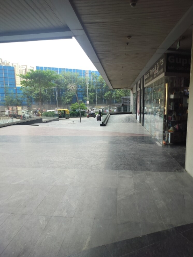  Parking, galaxy-blue-sapphire-plaza Commercial Shop 402 Sq.Ft. In Sector 4 Greater Noida Greater Noida 9152861