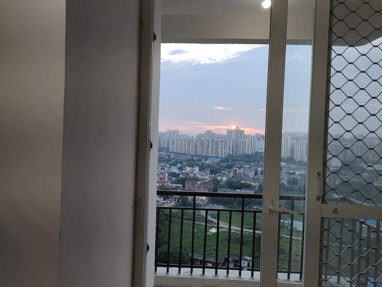 Room, amrapali-golf-homes 2.5 Bedroom 1200 Sq.Ft. Apartment In Sector 4 Greater Noida Greater Noida 9152888