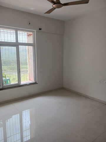 Room in 2 BHK Apartment at Puranik Rumah Bali, Ghodbunder Road – for Rent