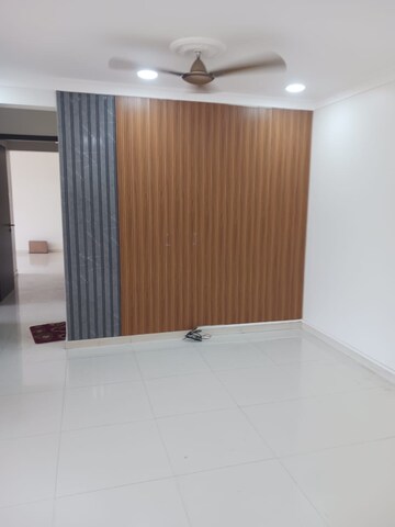 Room in 2 BHK Apartment at Puranik Rumah Bali, Ghodbunder Road – for Rent