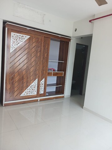 Room in 2 BHK Apartment at Puranik Rumah Bali, Ghodbunder Road – for Rent