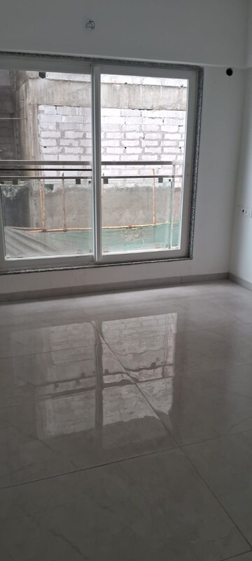 Room in 2 BHK Apartment at Vaibhavlaxmi Queens Avenue, Chembur – for Rent