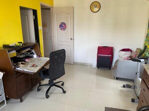 Room in 2 BHK Apartment at Purbani Heights, Chembur – for Sale