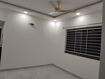 Room in 3 BHK Apartment at Rajapushpa Provincia, Narsingi – for Rent