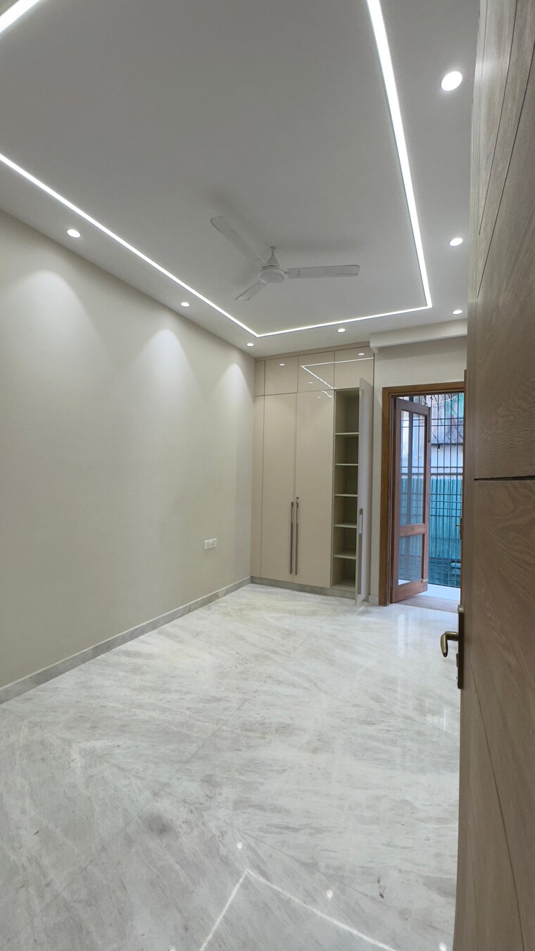 Room, east of kailash 3 Bedroom 1125 Sq.Ft. Builder Floor In East Of Kailash Delhi 9153144