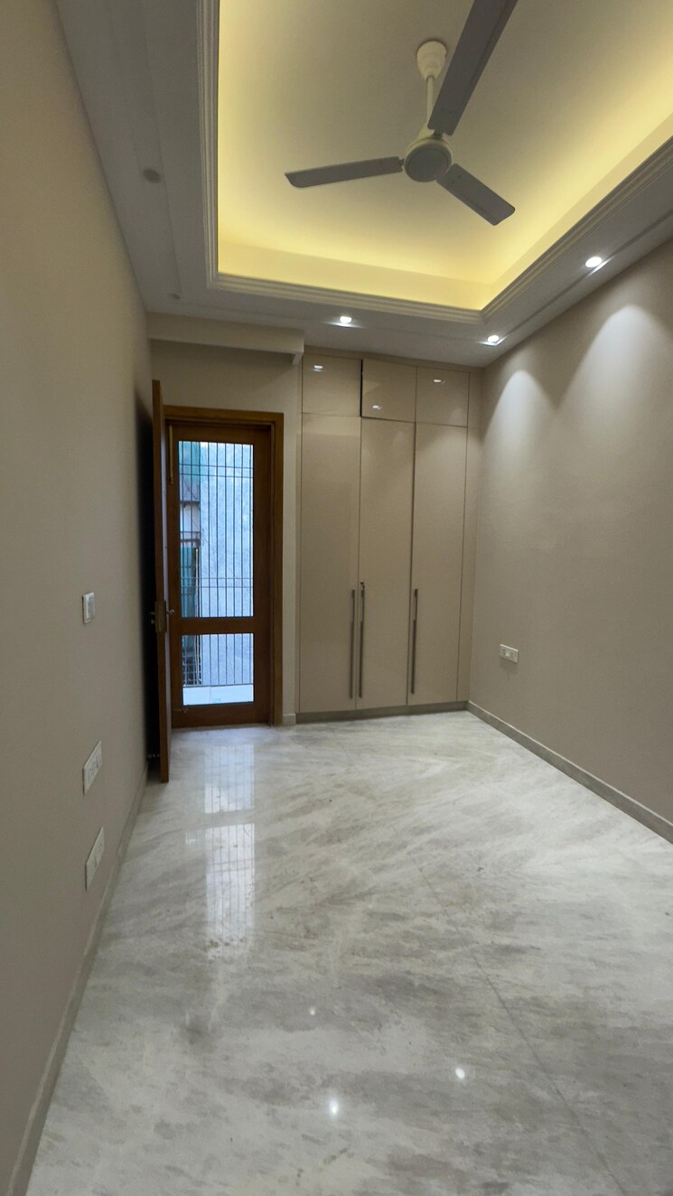 Room, east of kailash 3 Bedroom 1125 Sq.Ft. Builder Floor In East Of Kailash Delhi 9153144