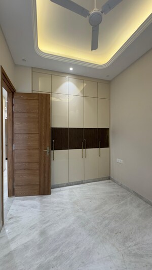 Room in 3 BHK Builder Floor at East Of Kailash – for Sale