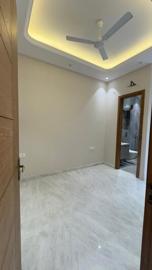 Room in 3 BHK Builder Floor at East Of Kailash – for Sale