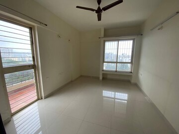 Room in 2 BHK Apartment at Nyati Equatorial, Bavdhan – for Rent