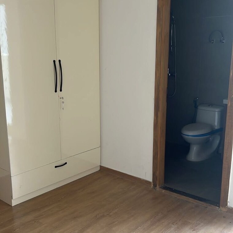 Room, tulip-yellow 3 Bedroom 1034 Sq.Ft. Apartment In Sector 69 Gurgaon 9153147