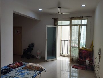 Bedroom in 2.5 BHK Apartment at Gaur City 4th Avenue, Sector 4 Greater Noida – for Rent