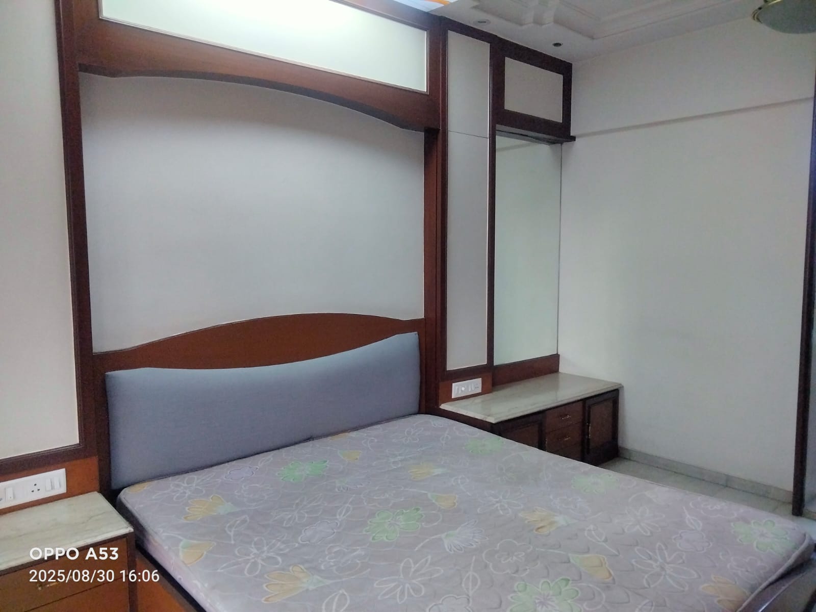 4 BHK 1500 Sq.Ft. Apartment in Madhukunj Apartment Prabhadevi