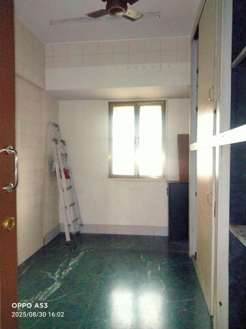 Bathroom in 4 BHK Apartment at Madhukunj Apartment Prabhadevi, Prabhadevi – for Rent