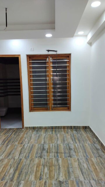 Room in 2 BHK Apartment at Modipuram – for Sale