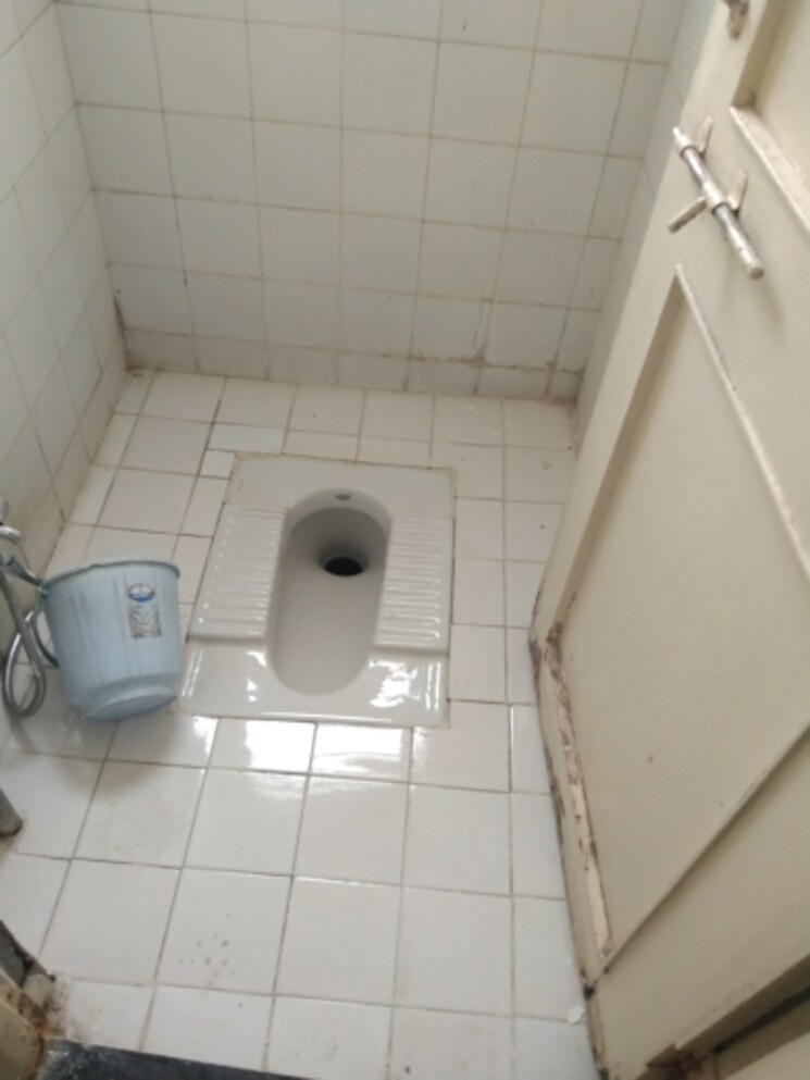 Bathroom, jagrut-chs 1 Bedroom 700 Sq.Ft. Apartment In Gokhalenagar Pune 9153170