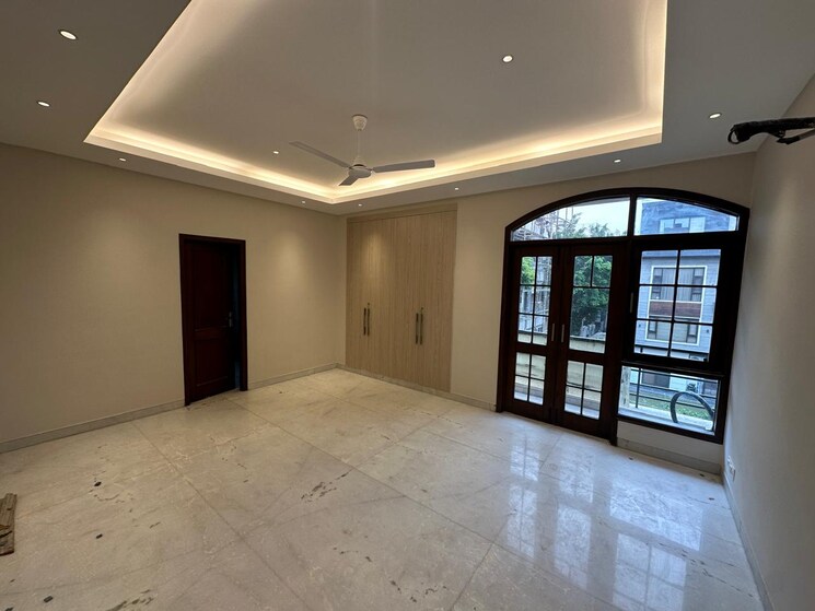 Room, safdarjung enclave 4 Bedroom 500 Sq.Yd. Builder Floor In Safdarjung Enclave Delhi 9153228